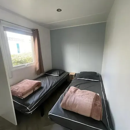 Сasa de vacaciones Accueillant Pres De Avec Piscine