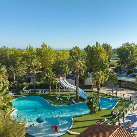 Accueillant Pres De Avec Piscine Сasa de vacaciones *